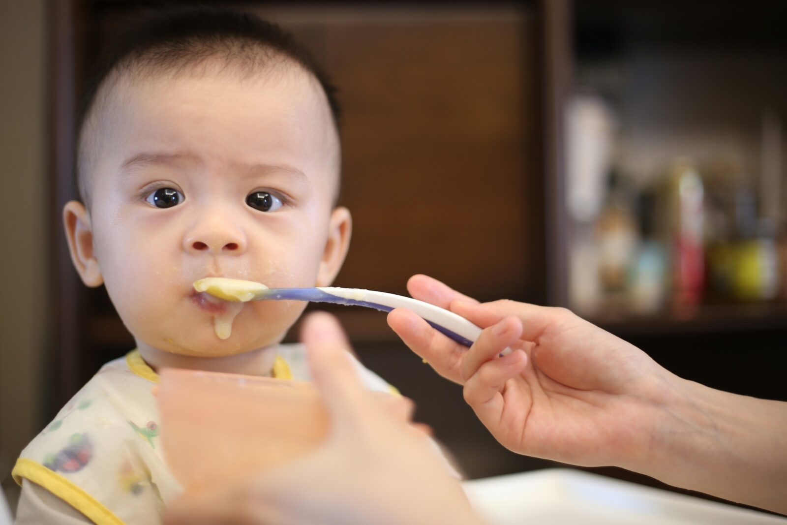 When Can Babies Start Solids? Signs, First Foods & 7-Day Plan